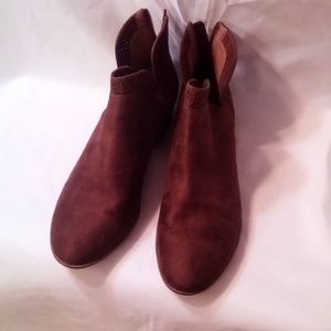 Women's dress shoes